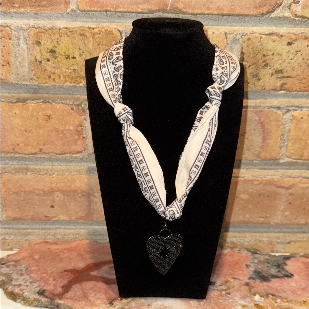 Bandana Babe Knotted Heart Charm Scarf Necklace - Black and Ivory -NWOT - Picture 8 of 8